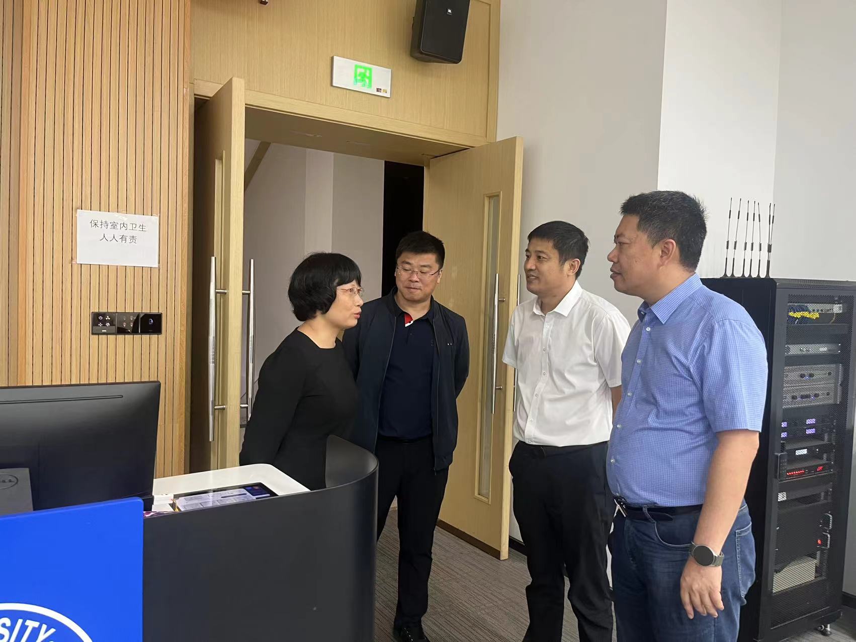 公司领导深入教学一线开展秋季学期初巡课工作